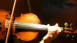 Incendiu devastator la fabrica de viori de la Toplita. Sute de instrumente muzicale s-au facut scrum