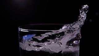 Batrana de 83 de ani din Iasi, lasata sa moara de sete. Femeia se afla in coma dupa ce timp de cinci zile nu a baut apa