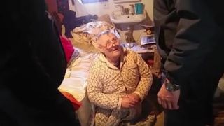 Gest emotionant ai jandarmilor din Bacau pentru un batran cu ambele picioare amputate