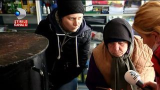 Slujba pe internet, noul deliciu al batranelor de la sate. E pacat sau nu sa participi la Evanghelie din fata ecranului?