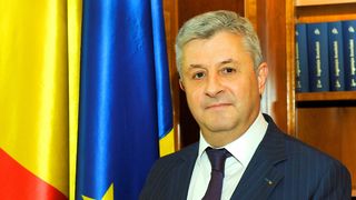 Sotia noului Ministru al Justitiei a fost judecator si s-a pensionat la 3 zile dupa ce a primit dosarul Alinei Bica! Florin Iordache a dat de doua ori cu "subsemnatul" la DNA