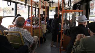 Un autobuz din Buzau a circulat cu un pasager mort. Ceilalti calatori credeau ca barbatul doarme