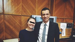 Ce haos e in birourile angajatilor de la Guvern! Sorin Grindeanu si-a facut subalternii de ras fara sa-si de seama! In spatele premierului scria, pe perete:"Taca Paca"!