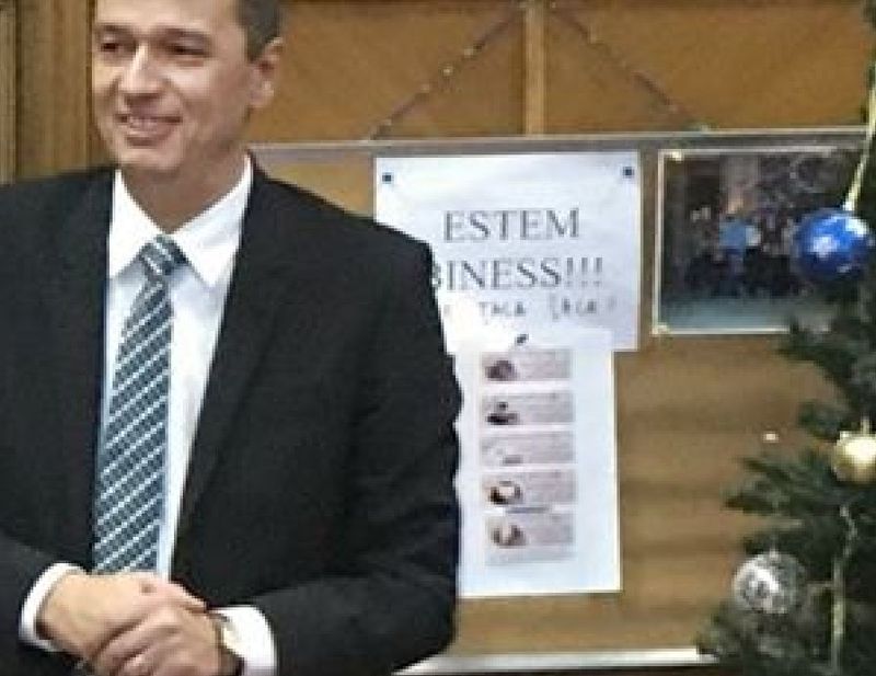 Mesajul ciudat din spatele premierului: estem bines, taca paca