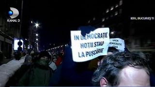 Proiectul privind gratierea scoate Romania in strada. Mii de tineri au protestat fata de intentia Guvernului. Si in seara asta se anunta proteste