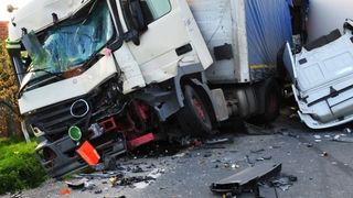 Trafic blocat pe DN1 dupa un accident in care au fost implicate doua TIR-uri