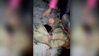 Un nou caz de violenta extrema! O fata de 14 ani este batuta si umilita de patru adolescenti intr-un parc