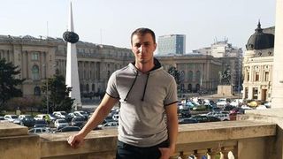 Marian Godina s-a pozat in balconul MAI