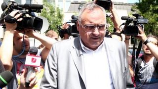 A inceput deja razboiul pe averea lui Dan Adamescu! Fiul afaceristului mort o acuza pe fosta sotie ca este "ahtiata dupa bani"!