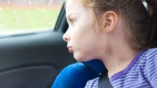 O familie din Botosani a adoptat un copil, dar l-au dus inapoi ca s-a plictisit de el