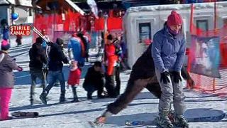 Valul de turisti de la munte ingroasa portofele evazionistilor. Vrei bon pe o lectie de skiat? Nu se poate