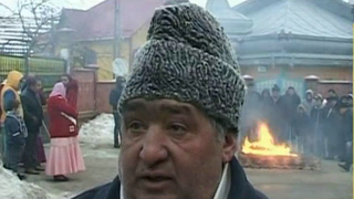 Au crezut ca e o bomba in sicriul bulibasei si au chemat politia si genistii sa verifice. Neamurile au incendiat insa sicriul si l-au pus pe preot sa indeparteze duhurile rele