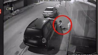 Ea este hoata de capace de la roti din Ploiesti. Fara nicio rusine, da lovitura intr-o parcare la ceas de seara