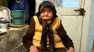 La 93 de ani, mamaie Maria isi traieste ultimele zile in singuratate. Mai are o singura dorinta