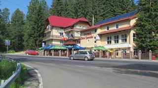 Carne expirata, ciuperci culese din padure si alimente cu mucegai, gasite de inspectori la Hanul Cotul Donului, de la Timisul de Sus