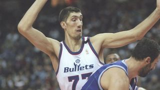 Ghita Muresan s-a intors in Franta! Stabilit in America, marele baschetbalist si-a sustinut prima echipa, "U" Cluj, in meciul cu Pau Orthez