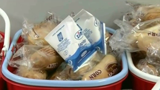 Acuzatii grave la adresa unei educatoare din Targu Jiu: a furat laptele si cornul copiilor de la scoala si le-a dus acasa. Cum se apara femeia