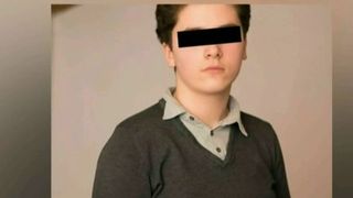 Baiatul care a murit, dupa ce a fugit pe acoperis de frica tatalui inarmat, a fost condus pe ultimul drum.