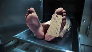 Situatie halucinanta! Un asistent de la medicina legala a cerut o mie de lei si 25 de pasari din gospodarie ca sa faca necropsia unui barbat