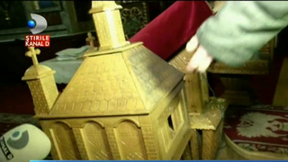 Jaf la Catedrala din Slatina. Hotii au furat 3. 500 de lei si crucea parintelui