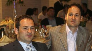 Fosta sotie a patronului Dinamo, acuzatii grave. "Fratii Negoita au strans galeria echipei de fotbal Dinamo la Rin Grand Hotel si i-au adus cu autobuzele la protest... Fratii Negoita sunt membri PSD