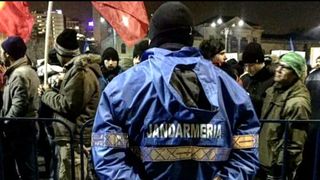 Jandarmeria face apel la manifestantii pasnici sa trimita inregistrari