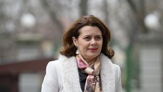 Aurelia Cristea, parlamentarul PSD hulit de fumatori, acum aplaudata de protestatari. A fost prima care si-a dat demisia din partid