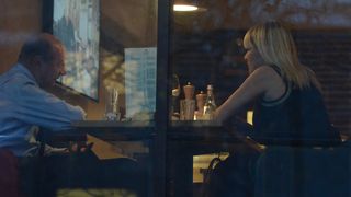 Elena Udrea si Traian Basescu, surprinsi impreuna, la un pahar de vin, aseara, in timp ce zeci de mii de romanii cereau in strada demisia Guvernului!