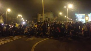 Gest emotionant al suporterilor CSU in timpul protestelor de la Sibiu: "O sa cantam acest cantec impreuna, candva, foarte curand. Vrem sa facem asta intr-o tara normala"