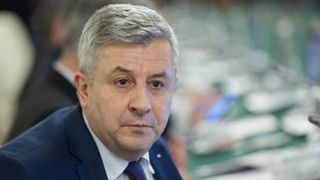 Florin Iordache si-a luat vila pe banii parintilor pensionari! Cel mai hulit ministru a reusit sa-si plateasca un credit de peste 30.000 de euro intr-un an, din salariul de bugetar