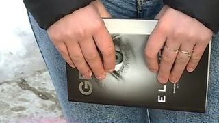 O profesoara din Constanta, acuzata ca a agresat o eleva pentru ca citea o carte cu continut erotic