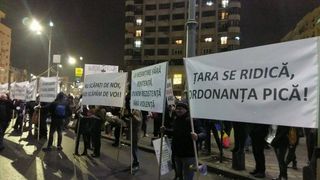 A cincea zi de proteste: Numarul protestatarilor a depasit 6.000. "Am iesit din casa pentru ca ne pasa”, "Ne-ati mintit, poporul s-a trezit"