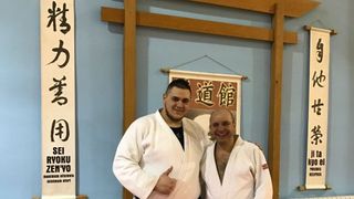 Antrenament inainte de alegerile pentru Federatia Romana de Judo. Cozmin Gusa, pe tatami cu fiul sau