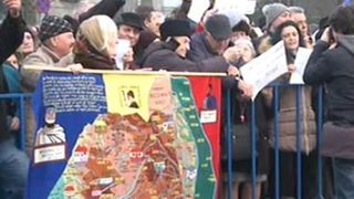 Sustinatorii Guvernului, miting in fata Palatului Cotroceni. Aproximativ 2.500 de persoane au scandat impotriva presedintelui. Numarul protestatarilor scade treptat