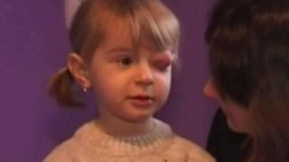 O fetita de trei ani risca sa isi piarda vederea din cauza unei boli cumplite. Familia cere disperata ajutor