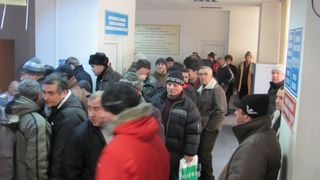 Zeci de proprietari de masini din Vaslui au falsificat bonurile de ordine la Serviciul de Permise pentru a-si putea inmatricula autoturismul peste rand