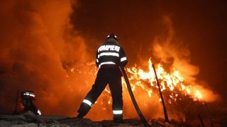 Ilfov: Incendiu la un depozit al fabricii de conserve Mandy din comuna Glina