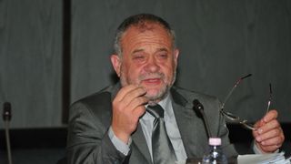 Politicianul care i-a numit "ragalii" pe manifestantii impotriva ordonantei guvernului a divortat! Dumitru Buzatu era casatorit cu senatoarea Gabriela Cretu