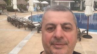 Raj Tunaru si-a scos din nou hotelul la vanzare pe internet! Fostul candidat la functia suprema in stat vrea acum "doar" 3 milioane de euro pe complexul din Petrosani