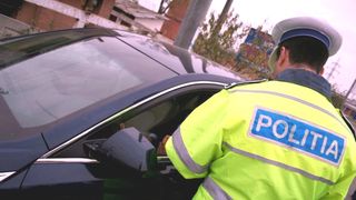 Agent al Politiei Locale Bucuresti, lovit cu masina de un sofer pe care voia sa il amendeze