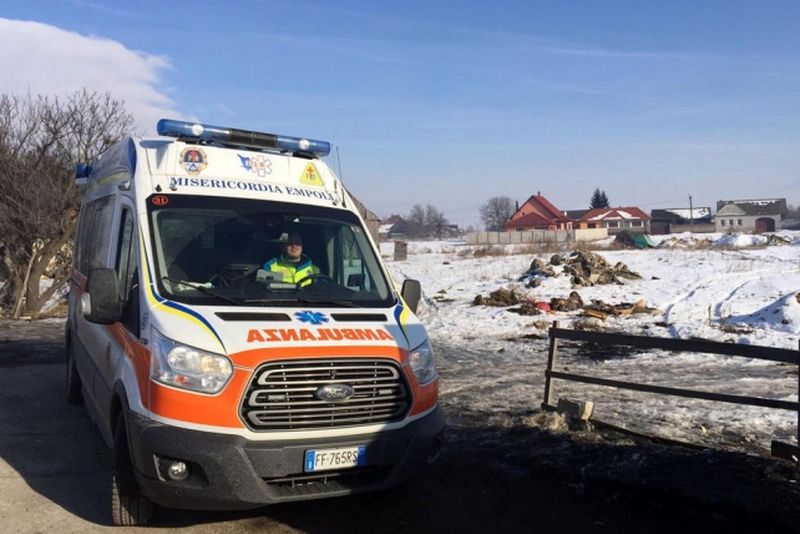 Ambulanta cu femeia bolnava si italienii a ajuns la Onesti in circa 25 de ore