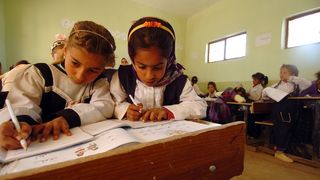 Internetul, o noua materie obligatorie pentru elevii de gimnaziu din Romania - Din toamna se va preda in toate scolile