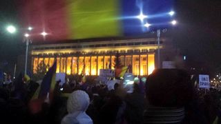 Manifestantii din Piata Victoriei vor sa faca, in weekend, un "maraton al democratiei” si un "tricolor uman"