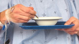 Puscariasii din Romania sunt de doua ori mai bine hraniti decat bolnavii din spitalele de stat. Realitatea cruda in care traim