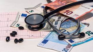 Gest superb facut de medicii de la Spitalul din Vaslui pentru un copil bolnav de cancer. Au facut cheta pentru a putea sa ii cumpere medicamente si sa ii plateasca spitalizarea