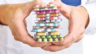 "Apocalipsa medicamentelor". Mai multe pastile ieftine ar putea sa dispara din farmacii, dupa 1 martie