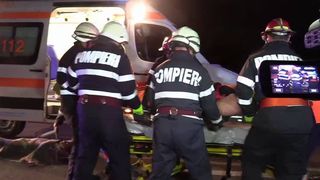 Accident teribil in Mehedinti. Un TIR si un autoturism s-au ciocnit frontal. Soferul a murit