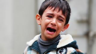 Bacau: Trei frati abandonati de parinti, preluati de Protectia Copilului de la bunici, unde erau tinuti in frig, murdari si subalimentati