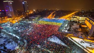 Ce spune barbatul cercetat penal pentru ca a ridicat o drona care a survolat protestul din Piata Victoriei: "Inspectorul, simpatic, mi-a explicat ca taxa de inmatriculare e fix aceeasi pentru o drona si un avion Boeing!"