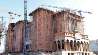 Patriarhia Romana, actionata in instanta de firma care construieste Catedrala Mantuirii Neamului! BOR a intarziat cu anumite "obligatii" fata de constructor